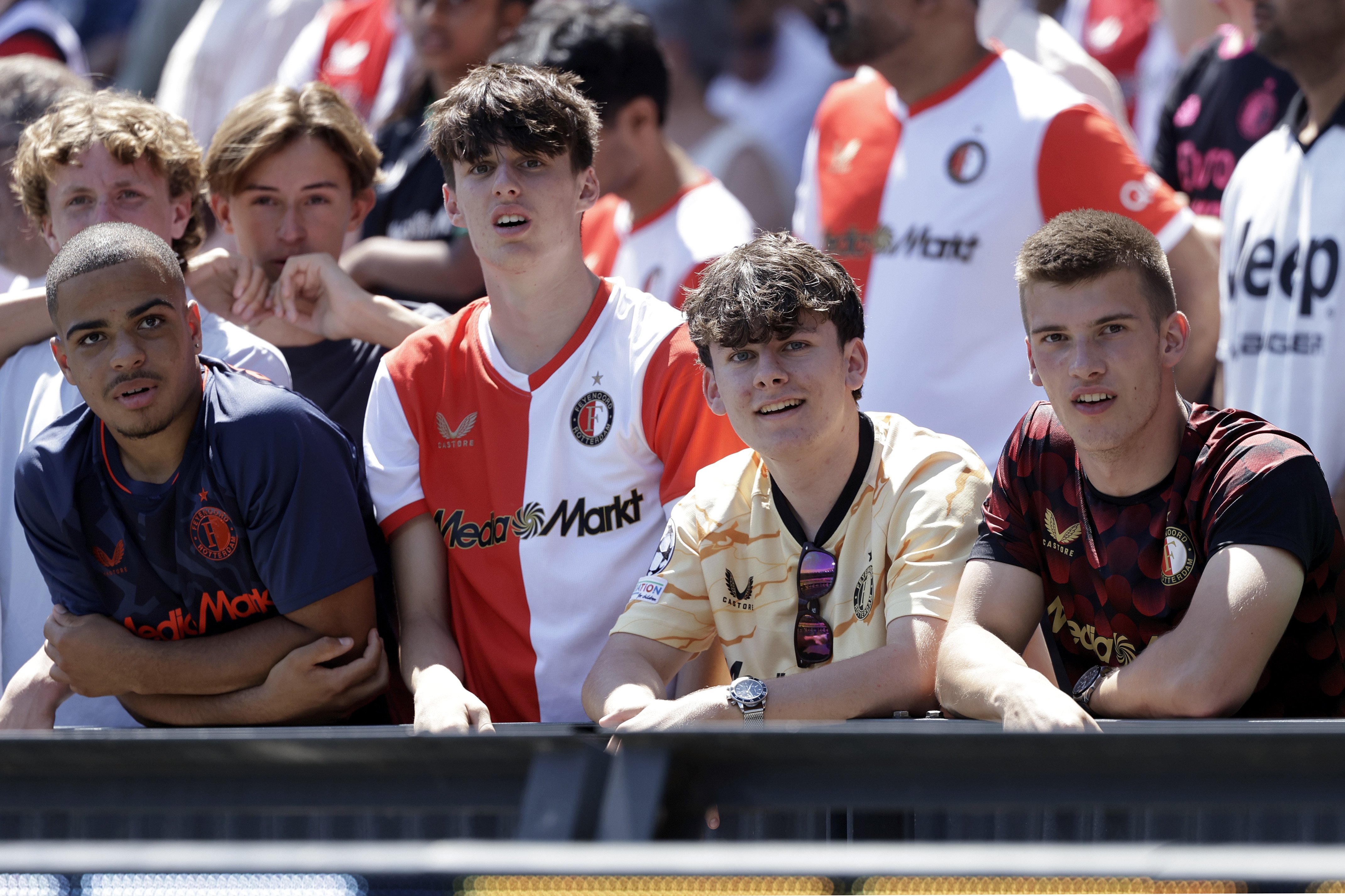 Feyenoord-supporters zijn enthousiast over de eerste indruk die Nacho Ferri achterliet tegen Club Brugge.