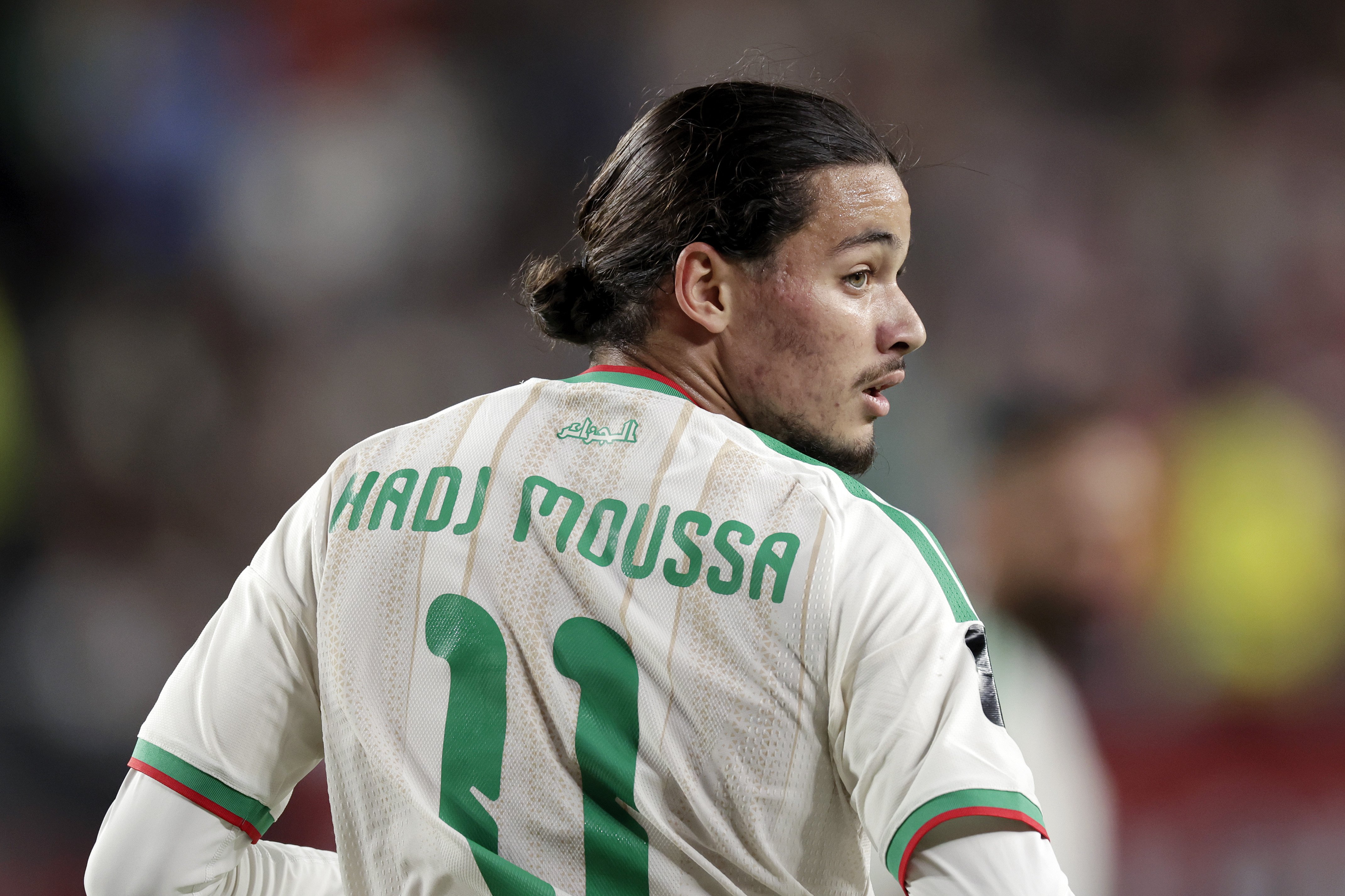 Anis Hadj Moussa in actie voor Algerije. De vleugelaanvaller van Feyenoord staat volgens Franse media nadrukkelijk in de belangstelling van het Saoedische Al-Ahli.