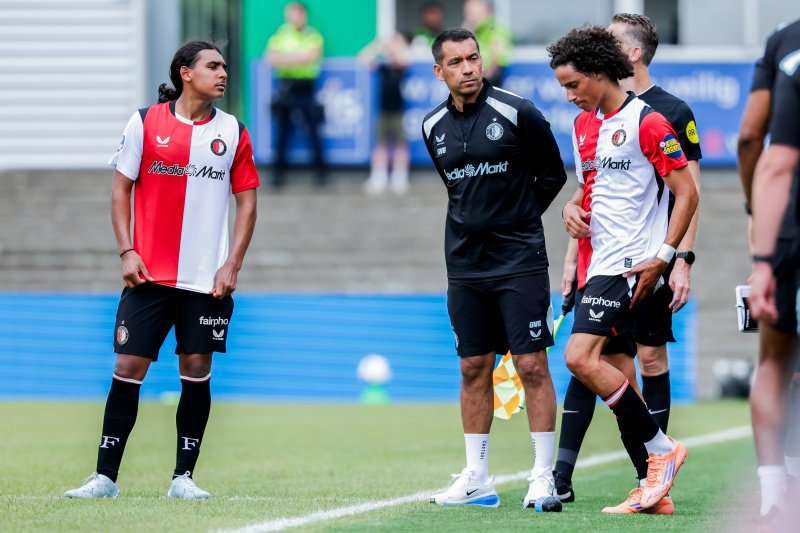 Giovanni van Bronckhorst tijdens FC Dordrecht - Feyenoord