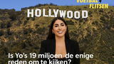 Yolanthe Cabau poseert voor haar modern-glazen villa in Bel-Air, met op de achtergrond palmbomen en een feloranje sportauto.