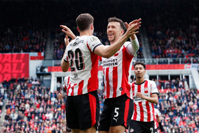 Guus Til en Ivan Perisic voor huidig Eredivisie-titelhouder PSV