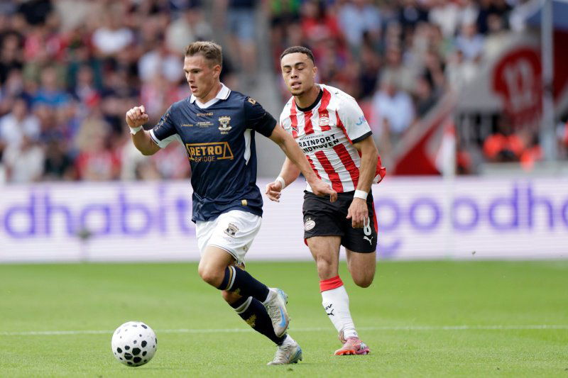 Dest achter speler Go Ahead aan