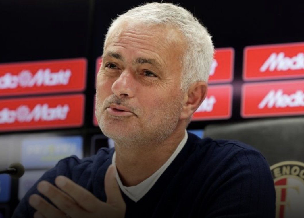 Mourinho na Feyenoord-Fenerbahce op de persconferentie  – Turkse kranten zijn vernietigend over zijn invloed.