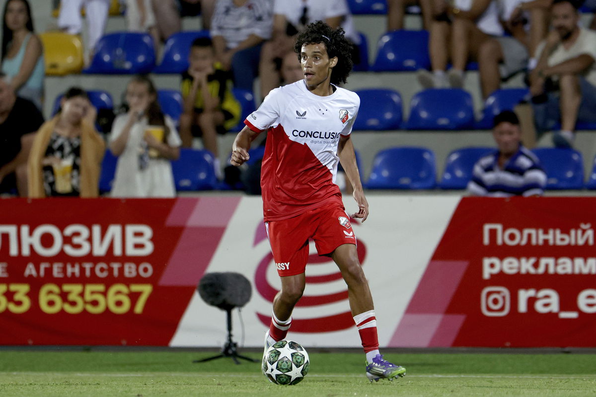 Gjivai Zechiël in actie namens FC Utrecht