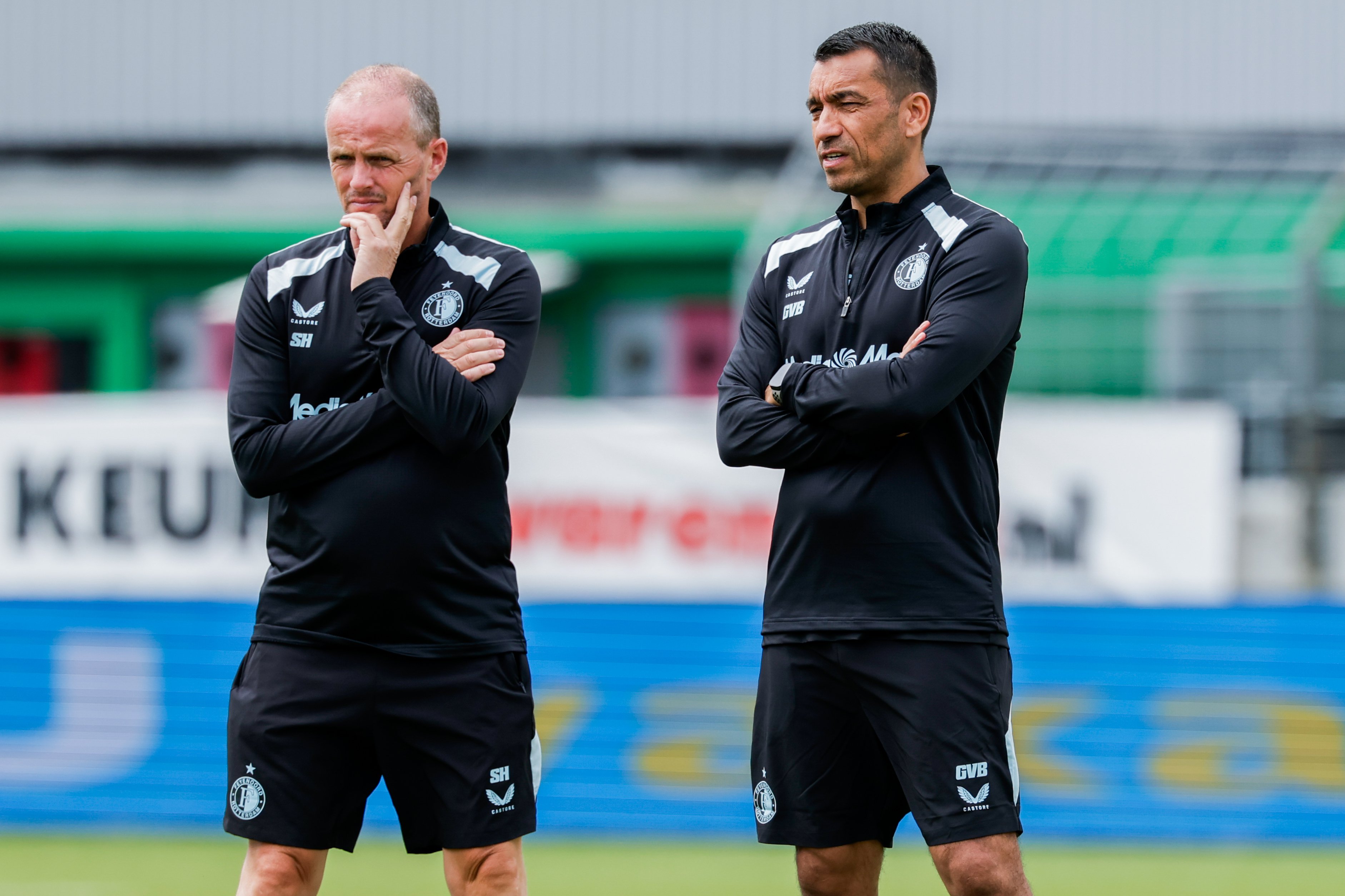 Van Bronckhorst zijn staf is nu volledig rond
